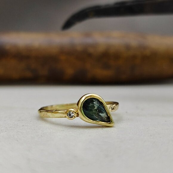 Gold ring. 14 Karat yellow gold with a Green Tourmaline and small Diamond. - Picture 1 of 14